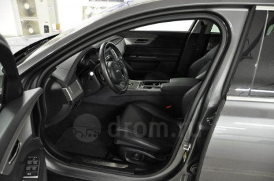 Jaguar XF 2.0 AT (240 л. с.) Prestige
