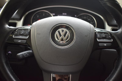 Volkswagen Touareg 3.0 TDI Tiptronic 4Motion (245 л. с.) R-line
