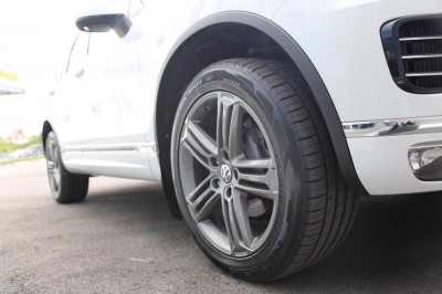 Volkswagen Touareg 3.0 TDI Tiptronic 4Motion (245 л. с.) R-line