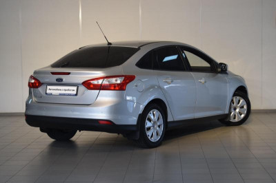 Ford Focus 1.6 MT (105 л. с.)