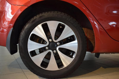 Kia Rio 1.4 MT (107 л. с.)