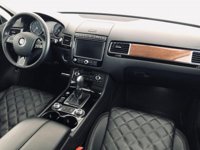 Volkswagen Touareg 3.6 FSI Tiptroniс 4Motion (249 л. с.) R-line Executive