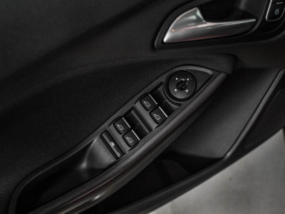 Ford Focus Хетчбэк 1.6 Ti-VCT PowerShift (105 л. с.) Sync Edition