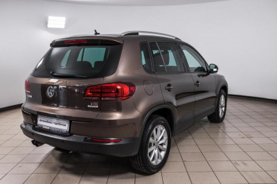Volkswagen Tiguan 1.4 TSI BlueMotion DSG (150 л. с.) Avenue