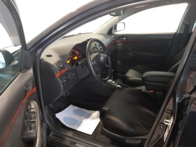Toyota Avensis 2.0 AT (147 л.с.)