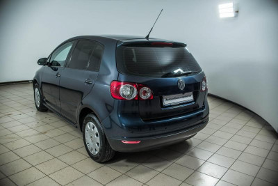 Volkswagen Golf 1.6 MT (101 л.с.)
