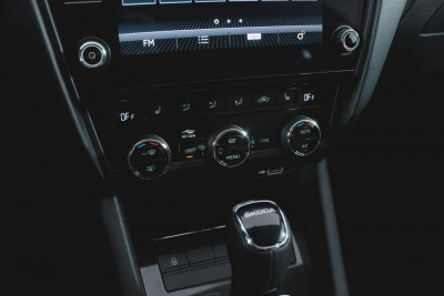 ŠKODA OCTAVIA 1.6 MPI AT (110 л.с.) Ambition