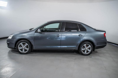 Volkswagen Jetta 1.6 MT (105 л. с.)