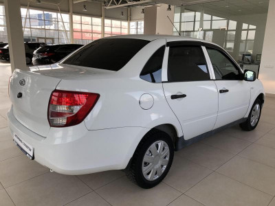 LADA Granta седан 1.6 MT 8кл (2181) (87 л. с.) Standard