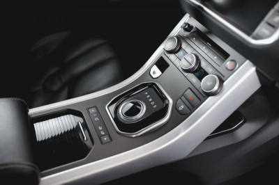 Land Rover Range Rover Evoque 2.2 SD4 9AT (190 л. с.)