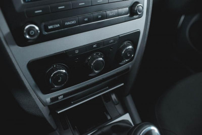 ŠKODA Octavia 1.6 MultiFuel MT (102 л. с.)