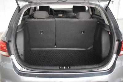 Kia Rio X-Line 1.4 AT (100 л. с.) Prestige