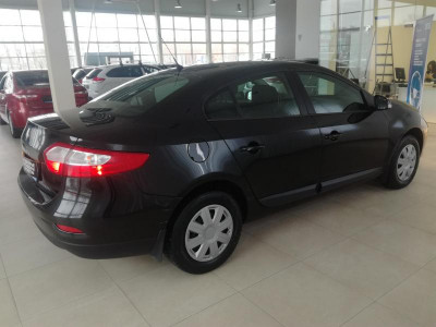 Renault Fluence 1.6 MT (110 л. с.)