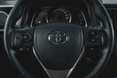 Toyota RAV4 2.0 CVT (146 л. с.)