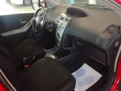Toyota Yaris 1.3 AT (87 л. с.)