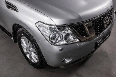 Nissan Patrol 5.6 AT 4WD (405 л. с.)