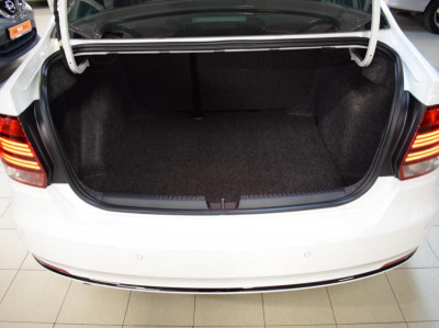 Volkswagen Polo 1.6 MPI AT (110 л. с.) Connect