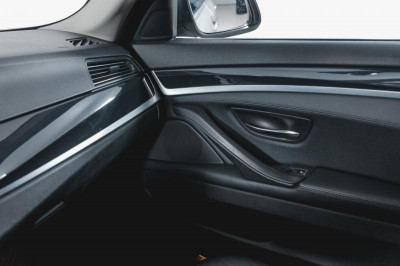 BMW 5 серия 528i AT (245 л. с.)
