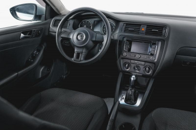 Volkswagen Jetta 1.6 AT (105 л. с.)