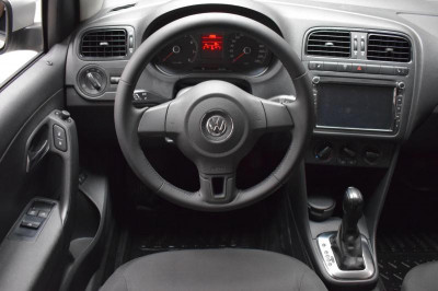Volkswagen Polo 1.6 MT (105 л. с.)