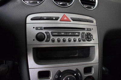 Peugeot 408 1.6 HDI MT (114 л. с.)