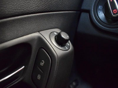 Volkswagen Polo 1.6 Tiptronic (105 л. с.)
