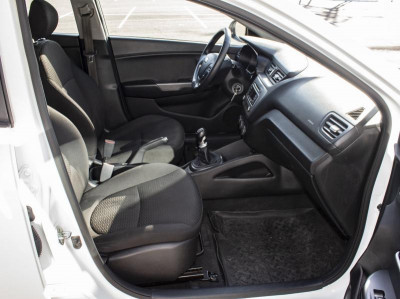 Kia Rio 1.4 MT (107 л. с.)