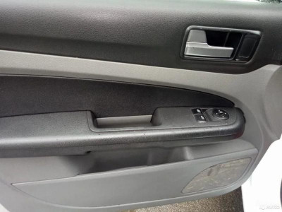Ford Focus 1.6 MT (101 л. с.)