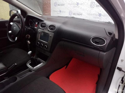 Ford Focus 1.6 MT (101 л. с.)