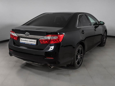 Toyota Camry 2.5 AT (181 л. с.)