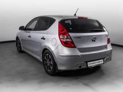 Hyundai i30 1.6 AT (126 л. с.)