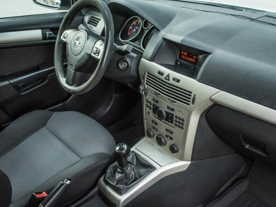 Opel Astra 1.3 CDTI ecoFLEX MT (90 л. с.)