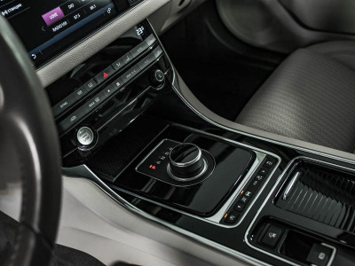 Jaguar XF 2.0 D AT AWD (180 л. с.)