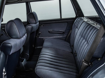 Mercedes-Benz W123 230 2.0 MT (136 л.с.)