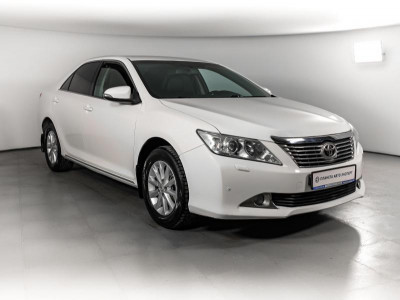 Toyota Camry 2.5 AT (181 л. с.)
