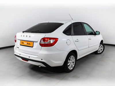 LADA Новая Granta хетчбэк 1.6 MT 16кл (106 л. с.)