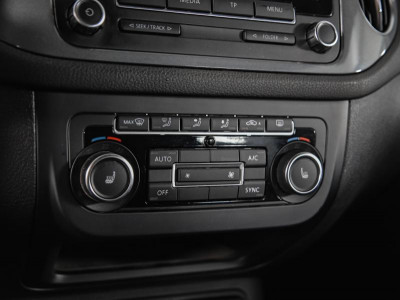Volkswagen Tiguan 1.4 TSI BlueMotion MT (122 л. с.)
