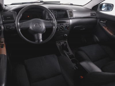 Toyota Corolla 1.6 MT (110 л. с.)