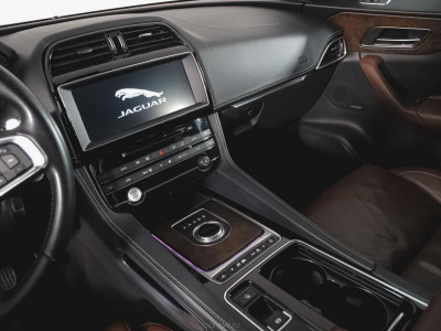 Jaguar F-Pace 3.0 D AT AWD (300 л.с.)