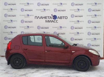 Renault Sandero 1.6 MT (84 л. с.)