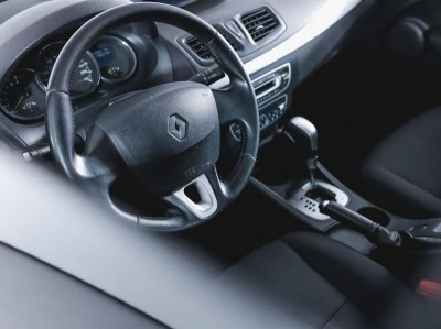 Renault Megane 1.6 AT (106 л. с.)