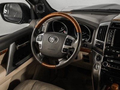 Toyota Land Cruiser 4.6 AT 4WD (7 мест) (309 л. с.)