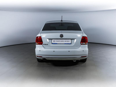 Volkswagen Polo 1.6 MPI MT (90 л. с.)