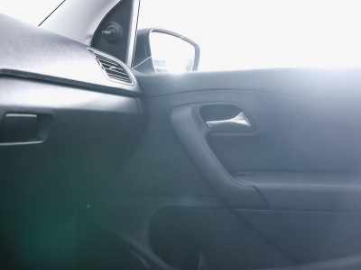 Volkswagen Polo 1.6 MPI MT (90 л. с.)
