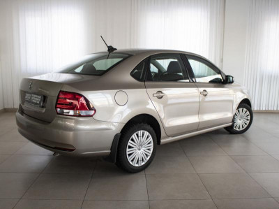 Volkswagen Polo 1.6 MPI AT (110 л. с.)