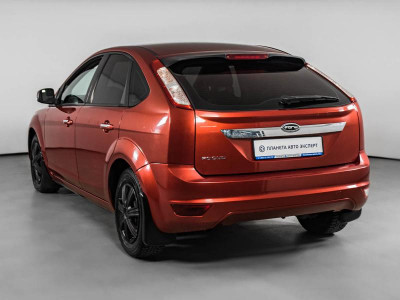 Ford Focus 1.6 MT (101 л. с.)