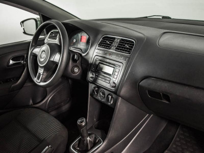 Volkswagen Polo 1.6 MT (105 л. с.)