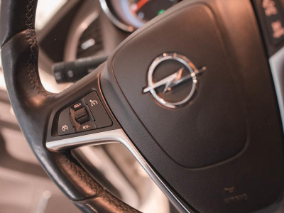 Opel Astra 1.4 Turbo AT (140 л. с.)