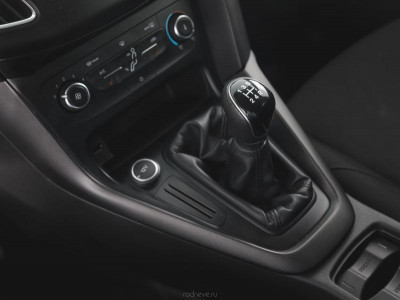 Ford Focus Хетчбэк 1.6 Ti-VCT MT (105 л. с.)