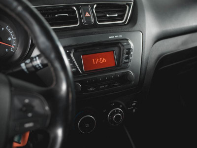 Kia Rio 1.4 MT (107 л. с.)